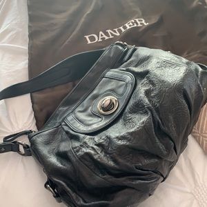 Victorian style vintage 🖤 leather pattern puffy hobo leather bag with turnlock